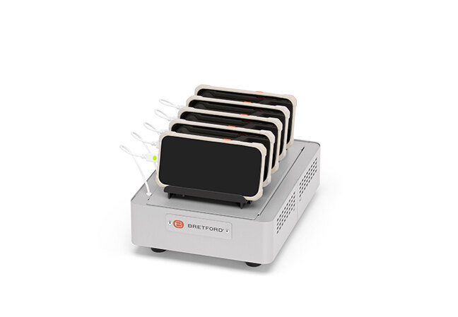 bretford-PureCharge-pro-tray-5-platinum-right-with-iphone-cases