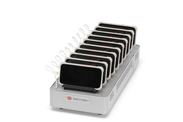 bretford-PureCharge-pro-tray-10-platinum-right-with-iphone-cases